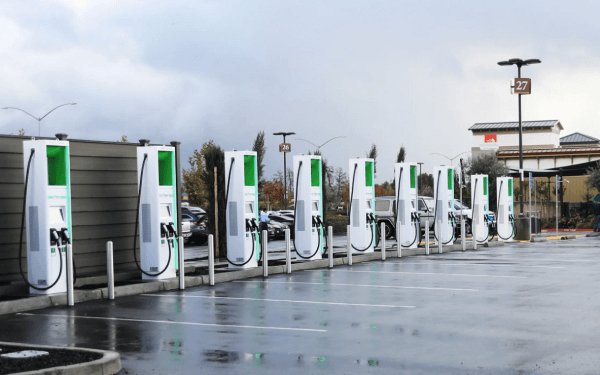 Electric Vehicle Chargers in Paris